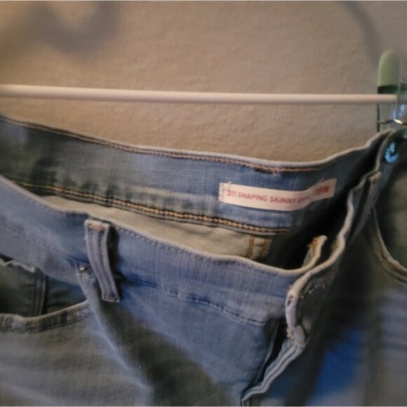 NWT Levi's Women's Blue Jeans - Picture 2 of 5
